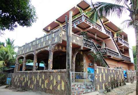 Exterior NCB King Michael Homestay