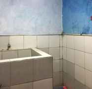 Toilet Kamar 5 Homestay Makmun Geopark Ciletuh