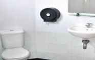 Toilet Kamar 3 Abby Hotel Kanthan