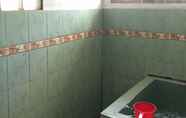 Toilet Kamar 5 Homestay Bp Ani Geopark Ciletuh