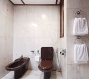 In-room Bathroom 4 Marco Polo Hotel Tawau