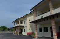 Lobi Adina Drive In Motel