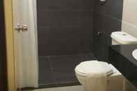 Toilet Kamar Eden Boutique Hotel