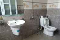 Phòng tắm bên trong Bac Huong Hotel