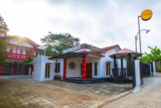 Luar Bangunan OYO 2718 Backpacker's Homestay Jlegong