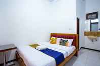 Bedroom OYO 2718 Backpacker's Homestay Jlegong