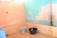 Toilet Kamar Uncle Jack Beach Homestay 1 (AYG1)