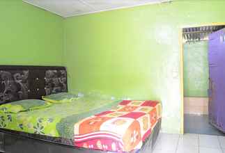 Kamar Tidur 4 Uncle Jack Beach Homestay 2 (AYG2)