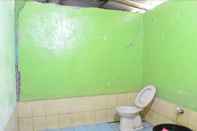 Toilet Kamar Uncle Jack Beach Homestay 2 (AYG2)