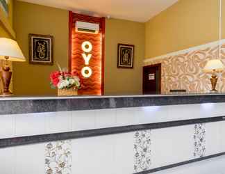 Lobi 2 OYO 615 Residence Puri Hotel Syariah