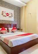 BEDROOM OYO 615 Residence Puri Hotel Syariah