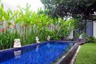 Kolam Renang Villa Lavender