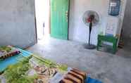 Bedroom 6 Beach Side Room at Pak Sarmin Homestay Kiluan 1 (MLY1)