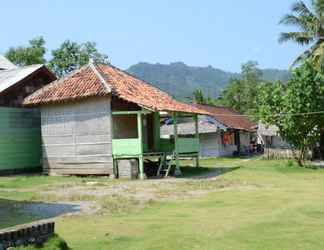 Exterior 2 Beach Side Room at Pak Sarmin Homestay Kiluan 1 (MLY1)