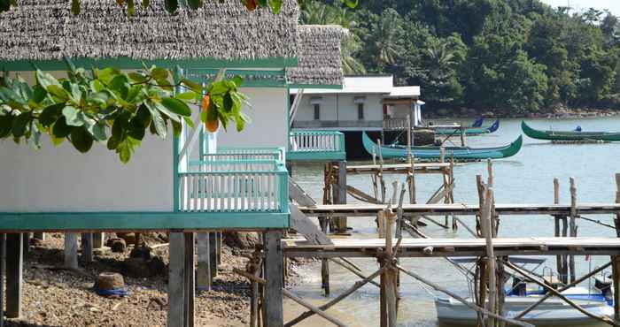 Exterior Water Front Room at Riko Homestay Kiluan 1 (RKO1)