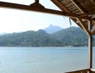 Lobi 2 Room with Sea View at Riko Homestay Kiluan 2 (RKO2)