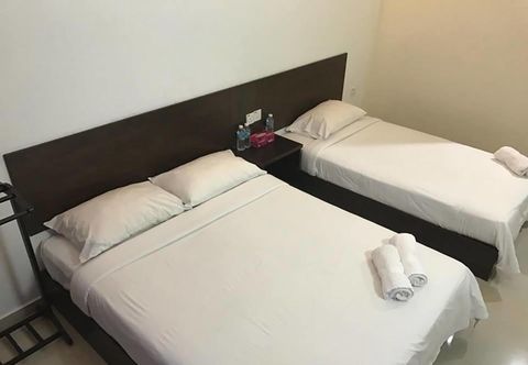 Bedroom Teluk Lipat Seaview Inn