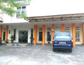 Bangunan 2 Hotel Family Bandung