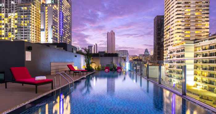 Swimming Pool Travelodge Sukhumvit 11