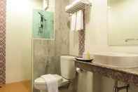 Toilet Kamar Peak Boutique City Hotel