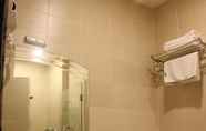 In-room Bathroom 6 Kingston Executive Hotel Tawau