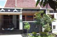 Exterior Villa de Sultan Malang by GHMTA