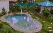 Kolam Renang 5 Bike and Tours Bed and Breakfast