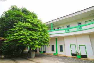 Bên ngoài 4 Habibah Syariah Hotel