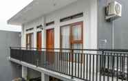 Exterior 5 OYO 569 Cigadung Guest House Syariah