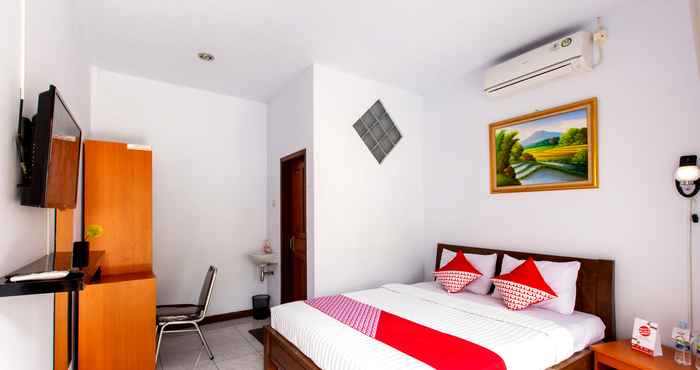 Bedroom OYO 569 Cigadung Guest House Syariah