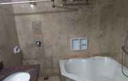 Toilet Kamar 5 Lombok Ethnic Guest House