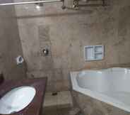 Toilet Kamar 5 Lombok Ethnic Guest House