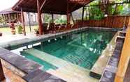 Kolam Renang 3 Alamanda Familie Villas