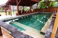 Swimming Pool Alamanda Familie Villas