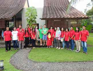 Luar Bangunan 2 Cozy Family at Villa Parikesit