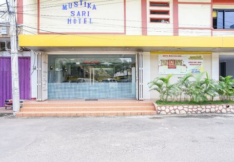 外部的 Hotel Mustika Sari