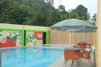 Swimming Pool Hannah Hotel Syariah