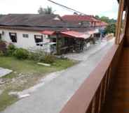 Bên ngoài 3 D'Aman Homestay Parit Raja Darat