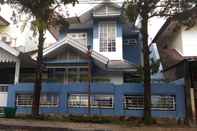 Exterior Family 4 Bedroom at Farmhouse Homestay Jogja