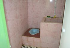 In-room Bathroom 7 Amien Guest House Syariah