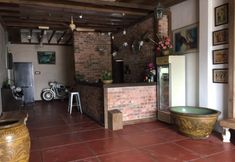 Lobi 4 Rock Wood Hotel