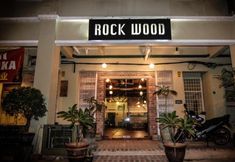Bangunan 2 Rock Wood Hotel
