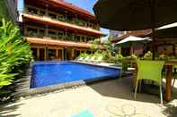 Swimming Pool Dua Dara Inn Kuta