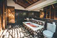 In-room Bathroom Ocho Bali Villa