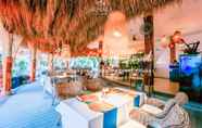 บาร์ คาเฟ่ และเลานจ์ 6 Arinara Beach Resort Phuket (SHA Extra Plus)