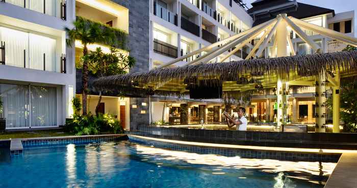 Bar, Cafe and Lounge Fairfield by Marriott Bali Legian