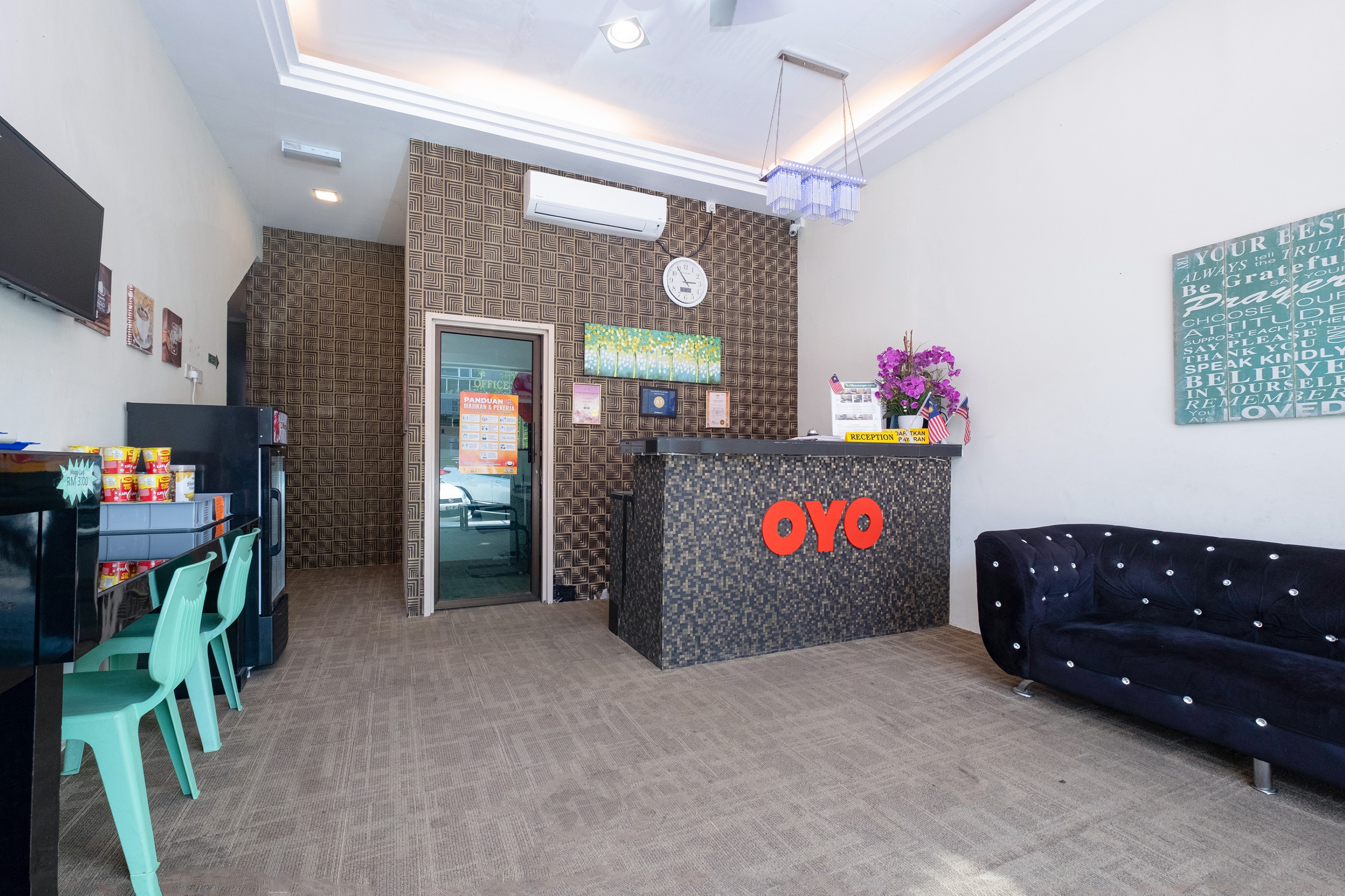 Sảnh chờ OYO 89981 Nyamanya Hotel