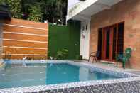 สระว่ายน้ำ Indah Nusantara Homestay Banyuwangi