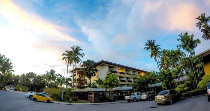 Exterior Palm Beach Resort & Spa Labuan