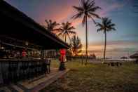 Quầy bar, cafe và phòng lounge Palm Beach Resort & Spa Labuan